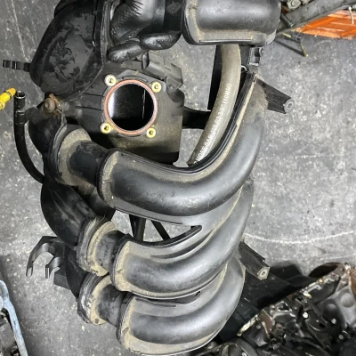 Volvo C30 1.6 B4164S3 Ortadan Kelebekli Çıkma Emme Manifoldu 2006-2012 Volvo